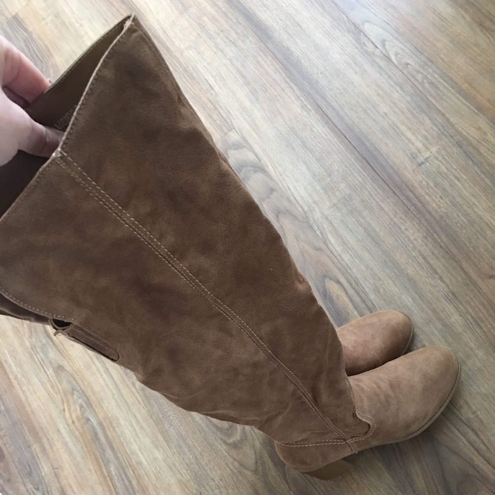 Boots - Picture 2 of 3